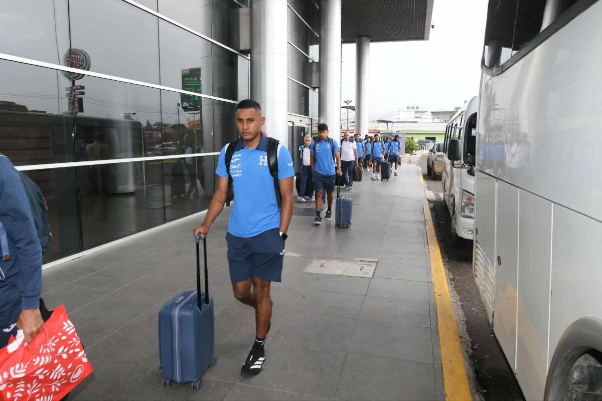 Entre risas y seriedad: así llegó Honduras a Tegucigalpa tras el empate ante Costa Rica y que ahora solo se concentra en Haití