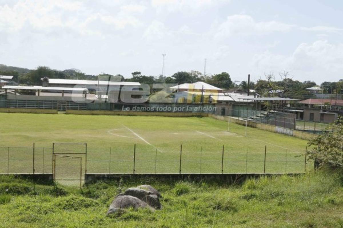 Así luce el descuidado estadio Alfredo León Gómez de la ciudad de Tela