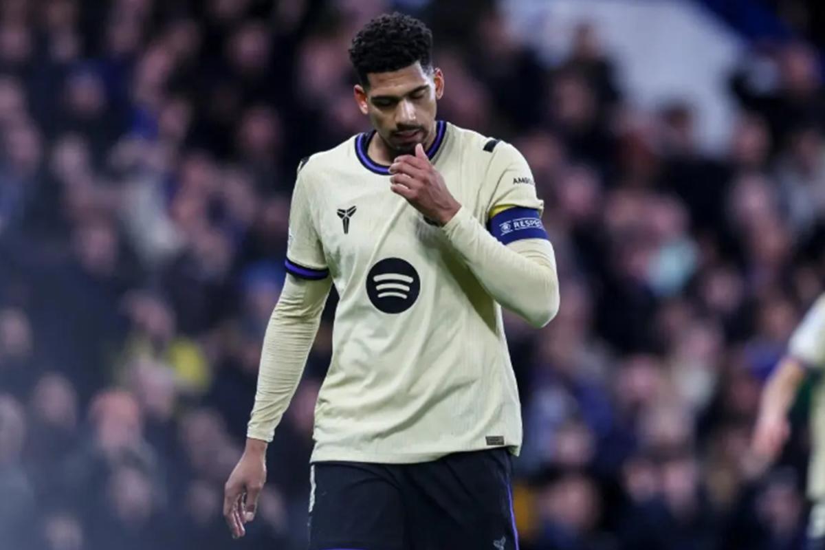 Barcelona va por el mejor central del mundo para sustituir a Ronald Araújo: Flick ya dio el 'ok'