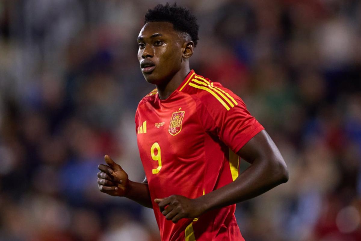 Samu Omorodion le dice adiós al Mundial tras sufrir una grave lesión de rodilla.