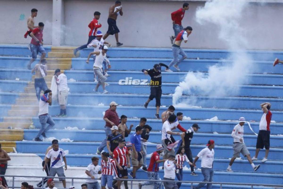 NO VISTE EN TV: Andy Najar en las gradas; Gesto obsceno de Ferrari y gaseados