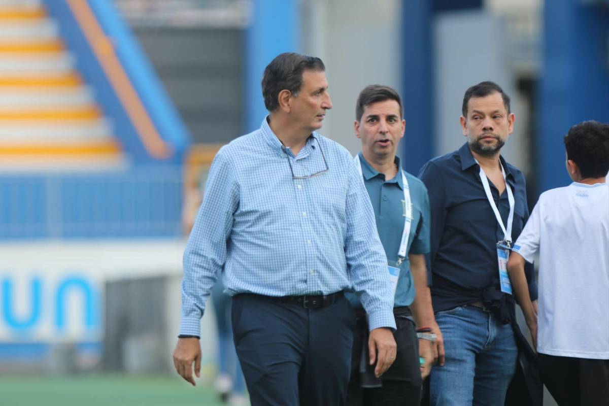 El club que vino a ver a Keyrol,  incómodo beso a Kervin y la de verde se robó las miradas