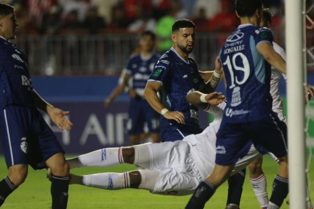La desgarrada imagen de Bennett, otro error de Menjívar y las leyendas