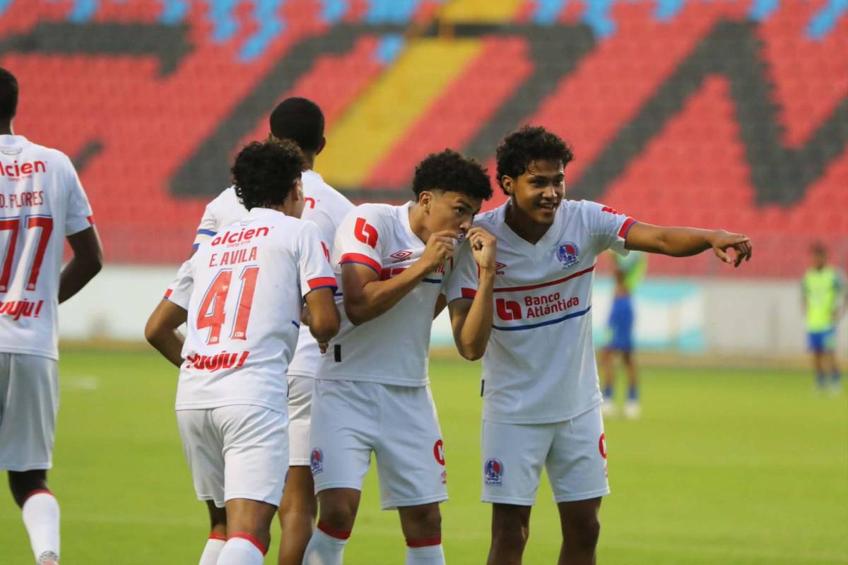 Imágenes: Olimpia celebró su título 11 en reservas y una leyenda los acompañó