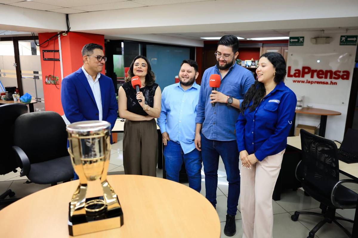 La Copa del próximo campeón de Liga Nacional visitó la sala de Redacción de DIEZ