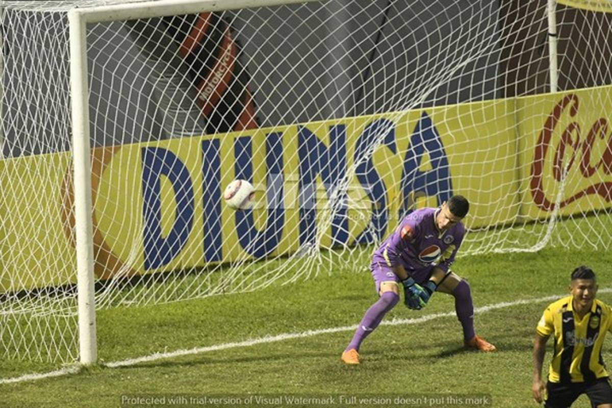 NO SE VIO: Bebé en camino, bengalas y peleas en el Real España-Motagua