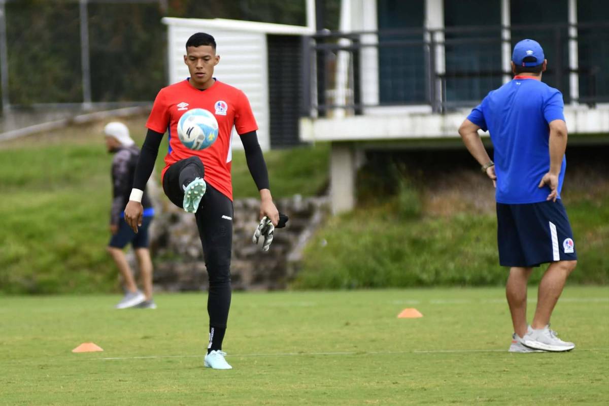 Dos ausencias importantes y el nuevo fichaje que luce el Olimpia: así se vivió el entreno del León en el CAR