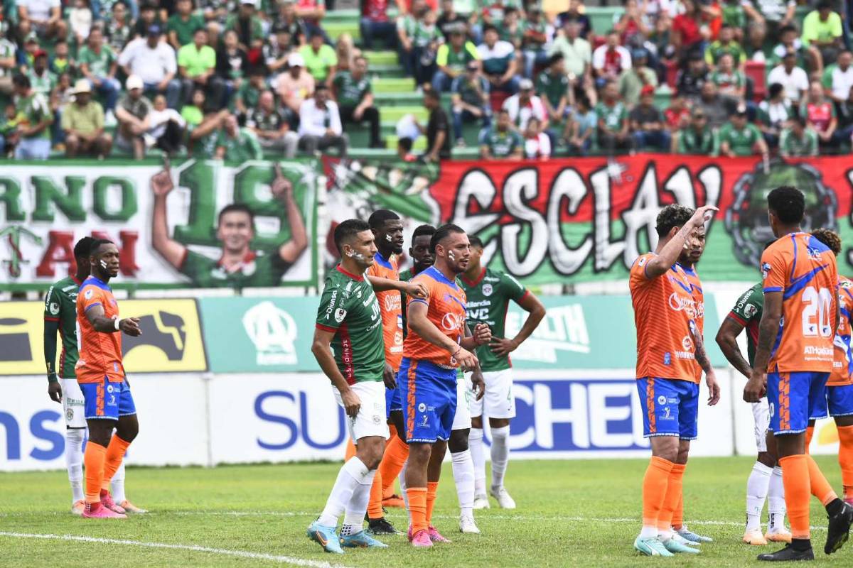 ¿Por qué los jugadores de Marathón y Lobos mancharon su rostro?; el gesto a presidente y brillan los fichajes