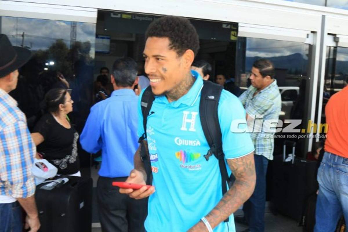 Entre lágrimas: La triste llegada de la selección de Honduras desde Sídney