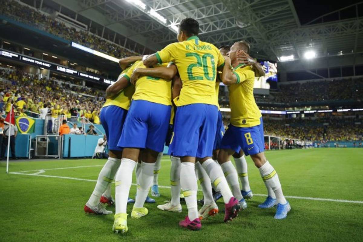 Gol, asistencia, abrazos y duro golpe: Así fue el regreso de Neymar con Brasil