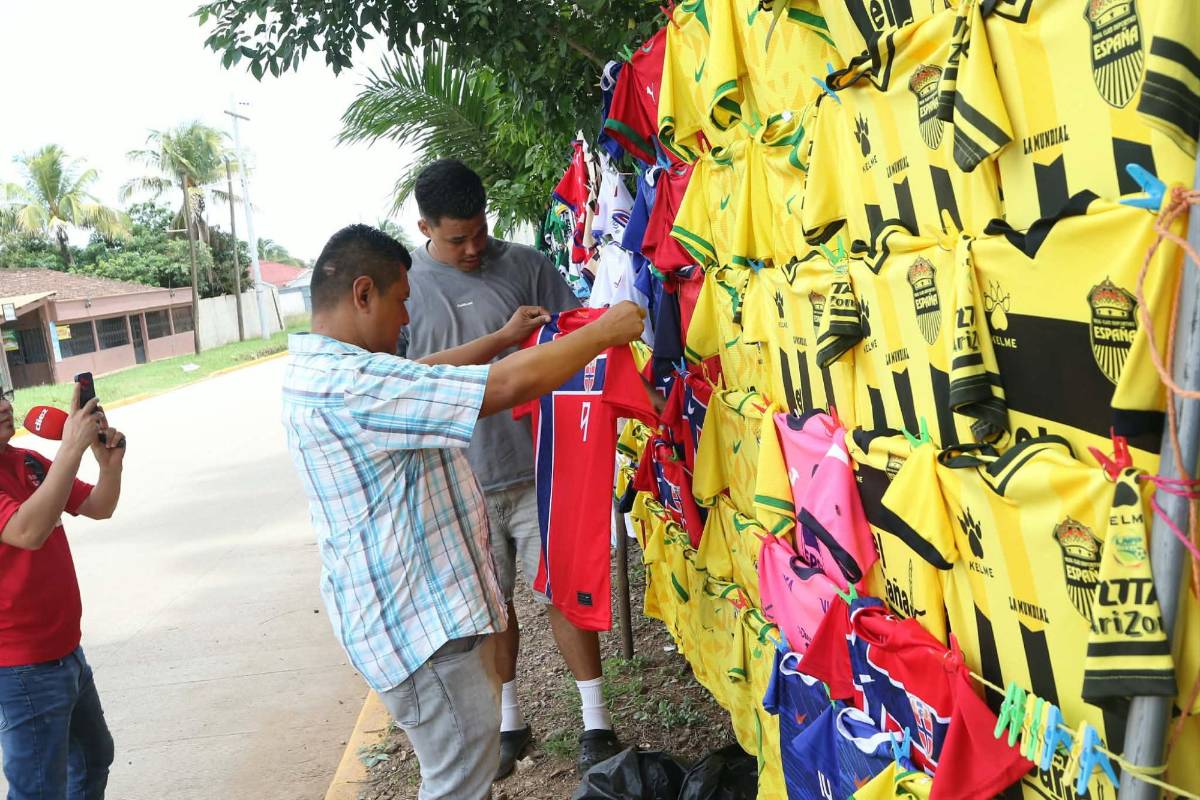 ¿Quién era la pelirroja? Juticalpa sorprende con su bus e hinchas del Motagua causan furor