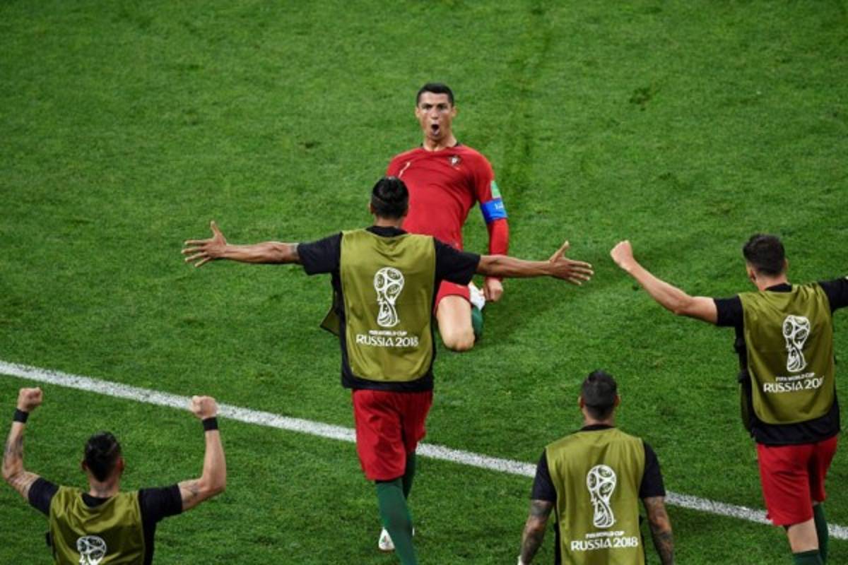 NO VISTE EN TV: La cara de Cristiano Ronaldo antes del tiro libre y lo que hizo De Gea tras el juego
