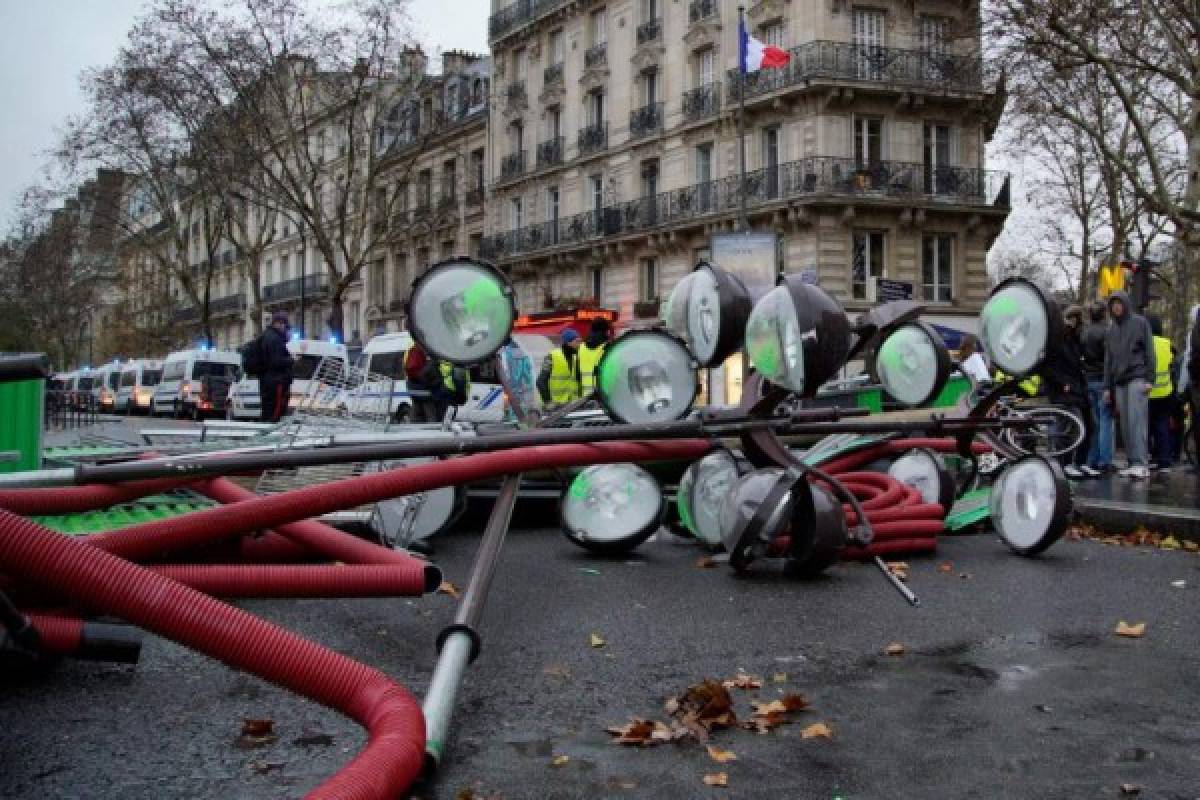 París bajo fuego: Caos y terror en Francia en una violenta protesta