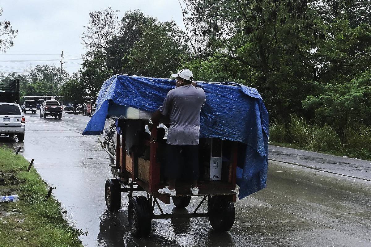 INFORME ESPECIAL: Río Chamelecón se desborda, La Lima comienza a sufrir los efectos de Julia y aumentan las evacuaciones