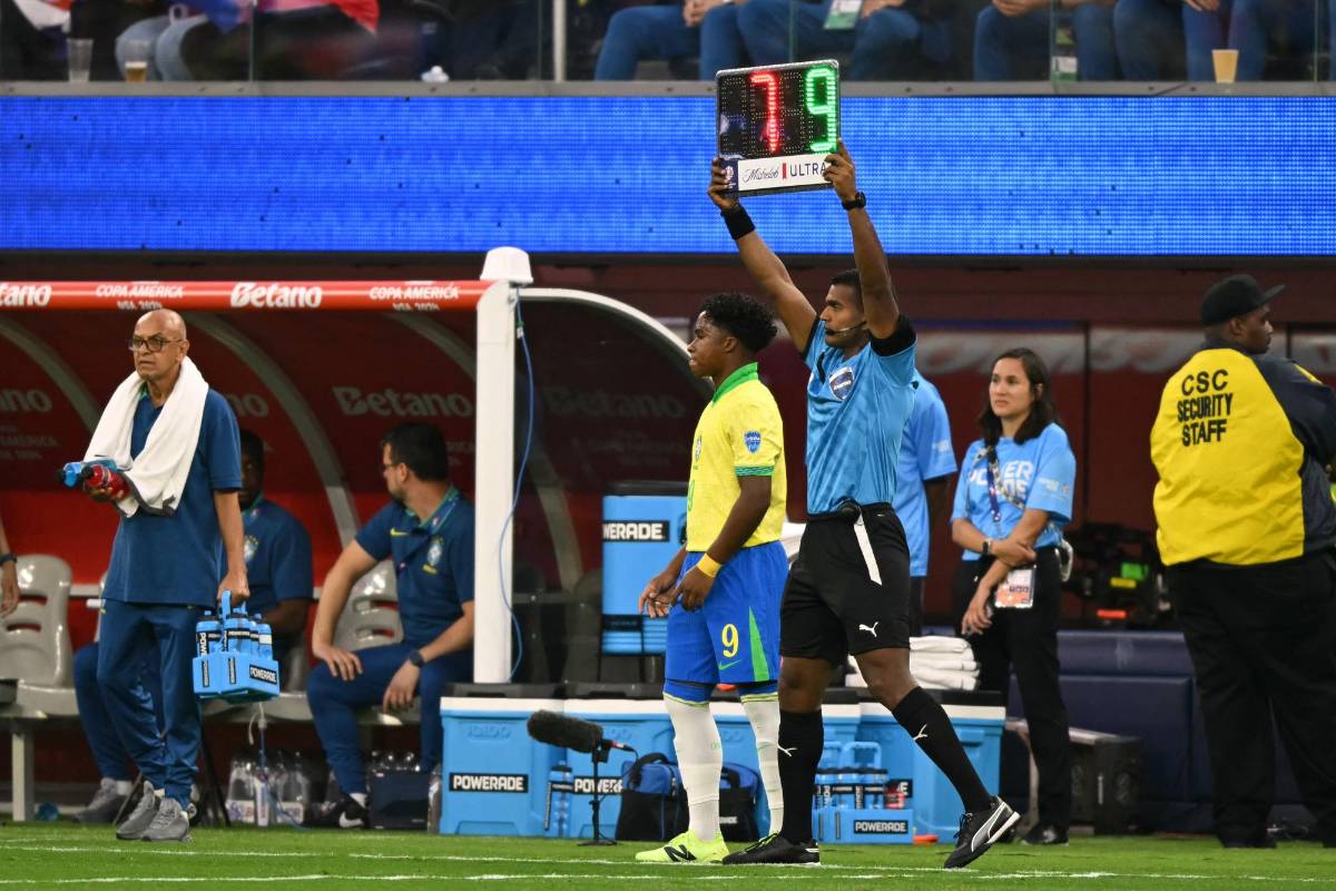 Tremendo sufrimiento de Neymar tras empate de Brasil, polémica del VAR y la celebración íntima de Messi