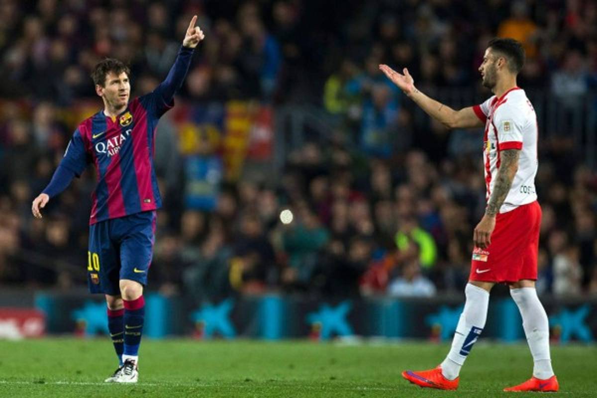 Barcelona goleó 4-0 a Almería y sigue firme hacia el título