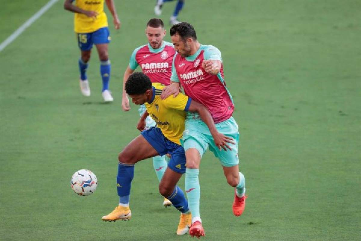 FOTOS: El reclamo de Choco Lozano, el duelo con Iborra y los gestos de dolor en el Cádiz-Villarreal