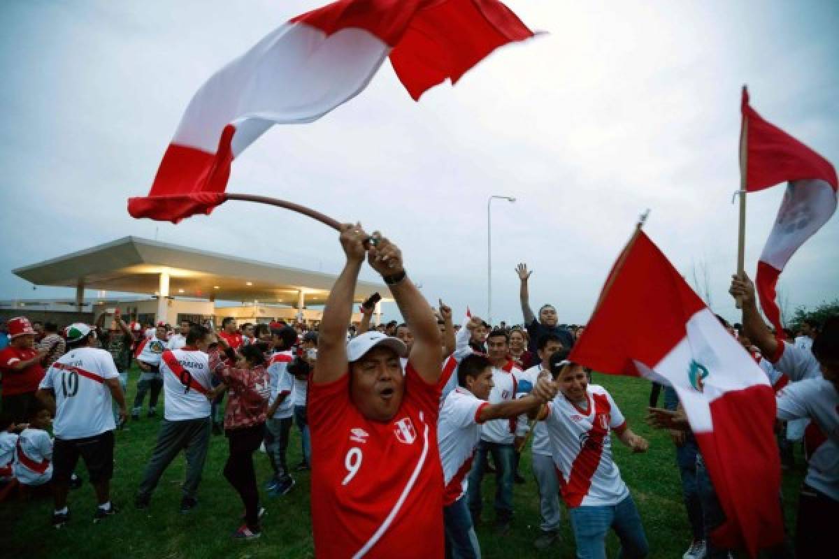 El impresionante recibimiento de la Selección de Perú a su llegada a Buenos Aires