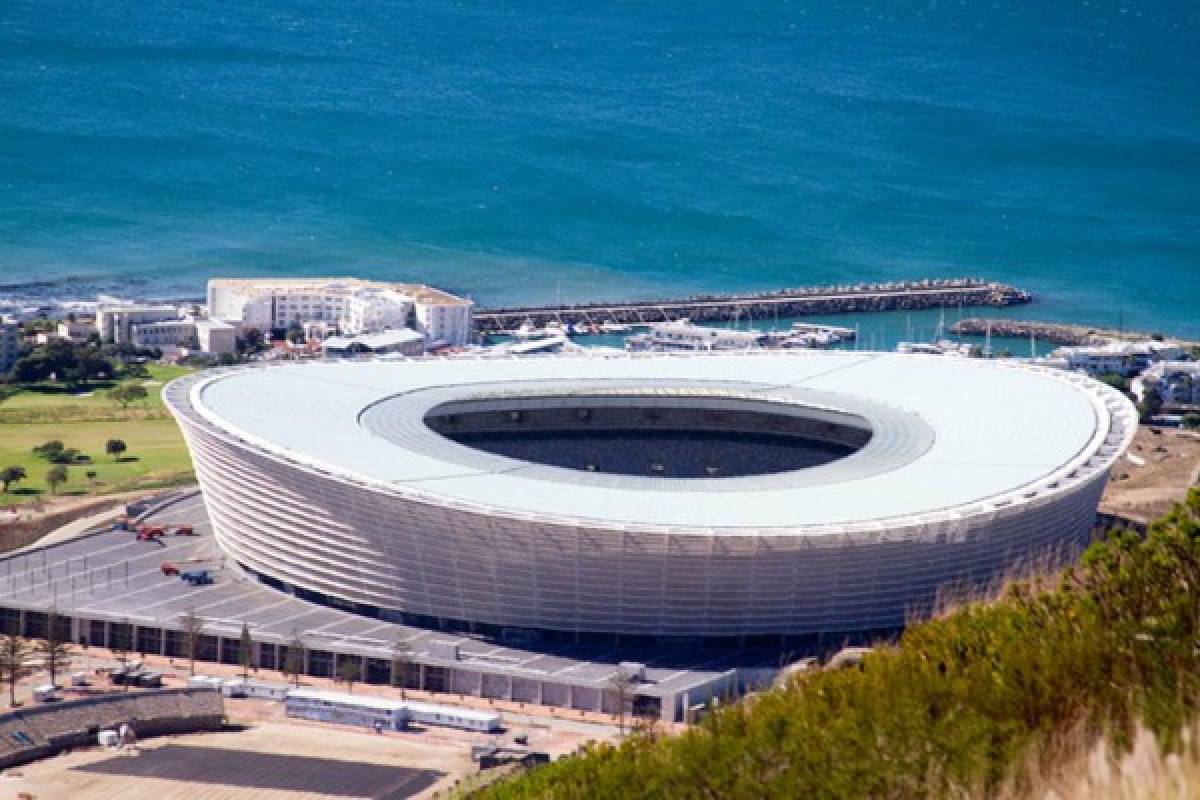 Estadios mundialistas que han sido demolidos y otros están abandonados; dos de Sudáfrica y uno en Brasil