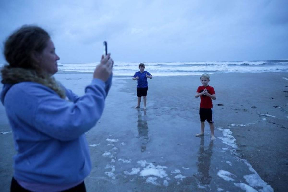 Las costas de las Carolinas quedan vacías por Huracán Florence