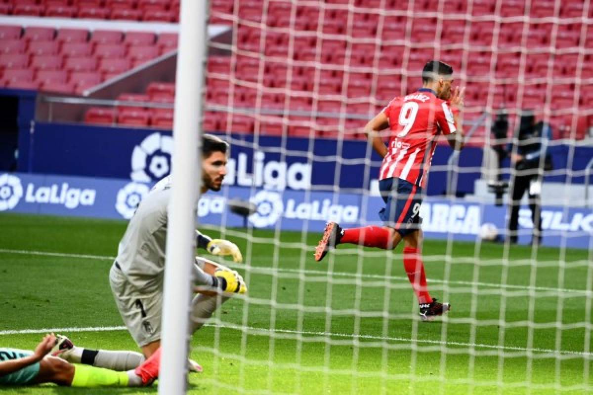 Alegría total, abrazos y su ritual: Así fue el debut goleador de Luis Suárez con el Atlético  