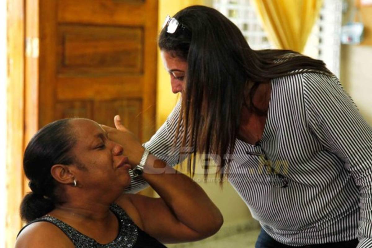 Las desgarradoras imágenes del velatorio de Juan Carlos García