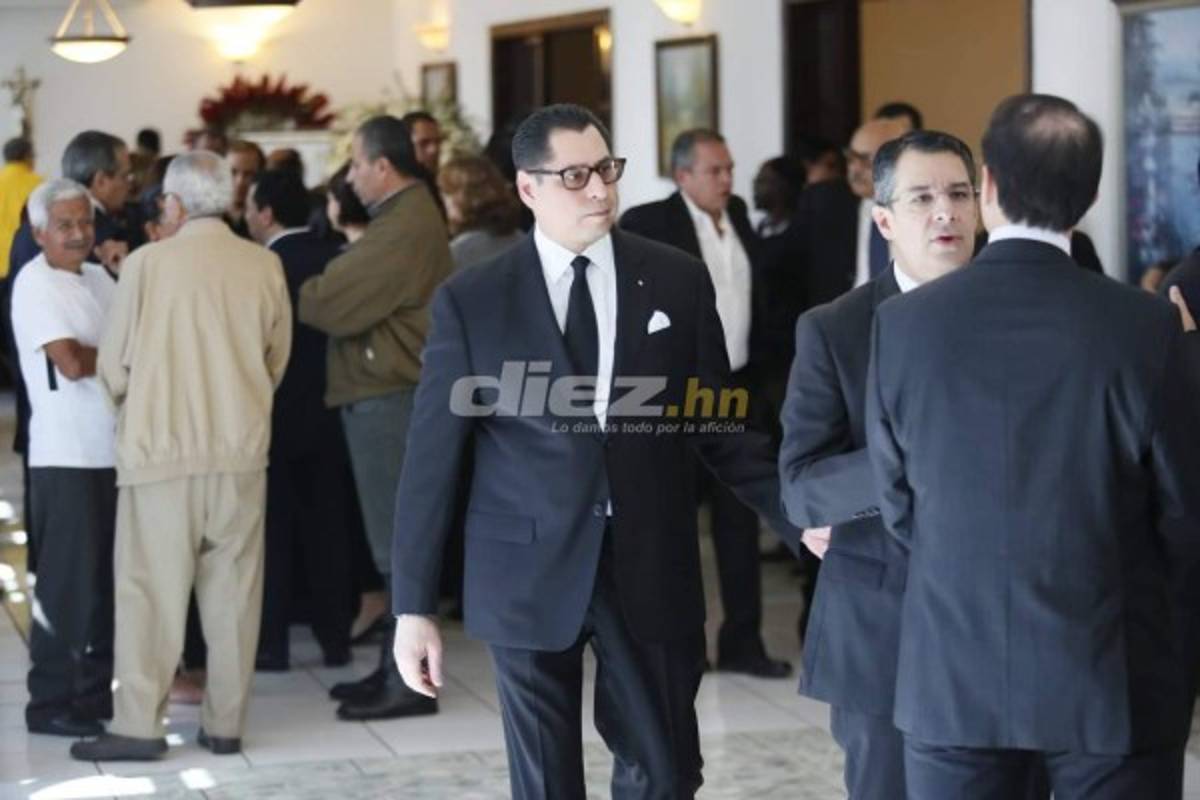 Empresarios, ex presidentes y periodistas: Las personalidades en el velatorio de Rafael Ferrari