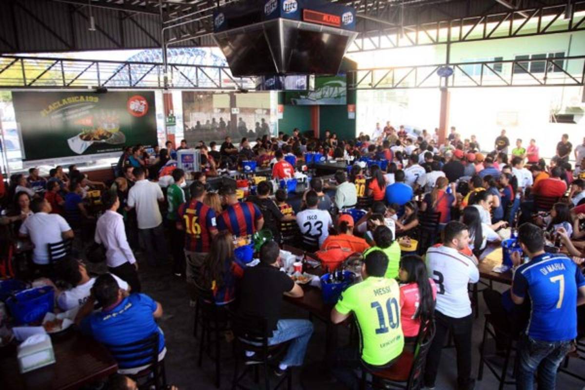Ambientazo en Honduras con el clásico Barcelona-Real Madrid