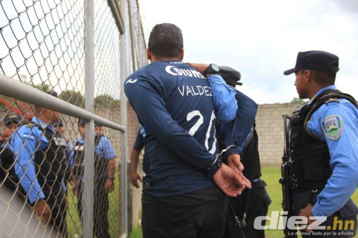 No se vio en TV: La mujer de Emilio Izaguirre deslumbró, detenidos, armas blancas y el auto de Beckeles