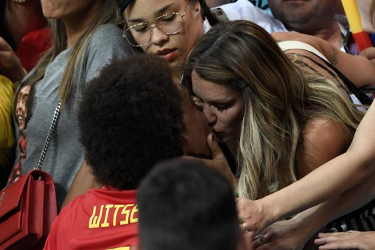 NO SE VIO EN TV: Besote en las gradas y el llanto de Japón tras quedar fuera de Rusia 2018