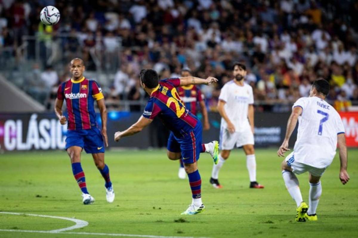 ¿Quién es el número siete merengue? Ronaldinho se robó el show, pero Real Madrid ganó el clásico de leyendas al Barcelona