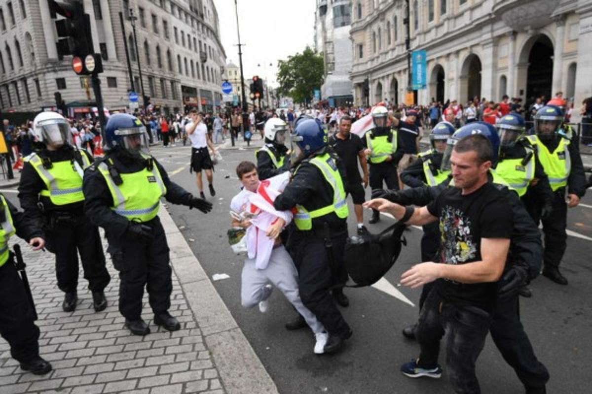 Locura total en Wembley: Bellas inglesas, un crack en medio de los hinchas y actos vandálicos