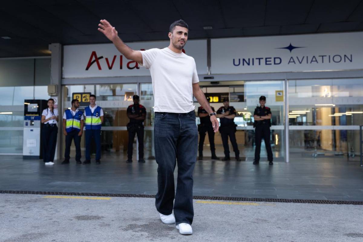 Mourinho y la sorpresa en el Madrid; bajas en Barcelona y bomba de Benzema