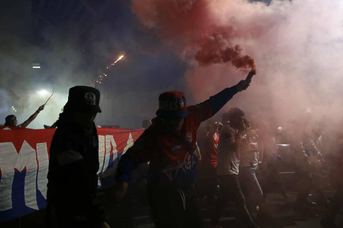 Fiestón de la Ultra Fiel, guapas chapinas y todo el ambiente del Olimpia-Xelajú por Copa Centroamericana