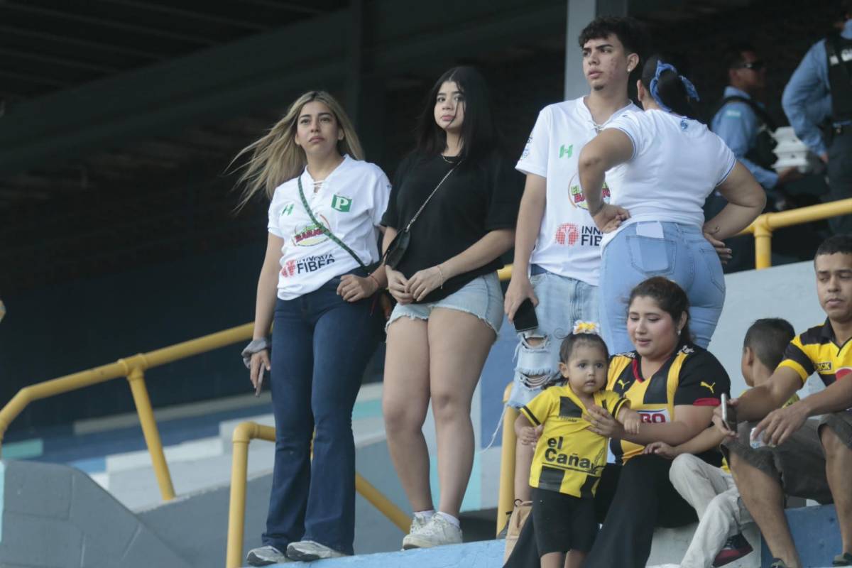 ¿Entró la barra del Olimpia? Infiltrados, Platense llevó bellezas a las gradas y así se quitó la ansiedad Chirinos