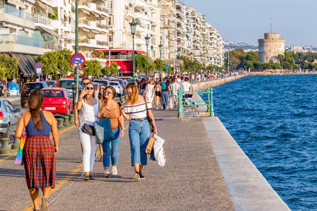 ¡Estadio, comidas y un hermoso puerto del Mar Egeo! Así es la nueva casa del hondureño Luis Palma en Grecia