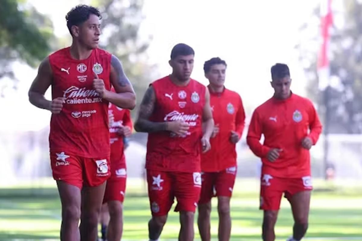 Chivas realiza tremenda barrida: los 10 jugadores que fueron borrados por Milito y los fichajes confirmados