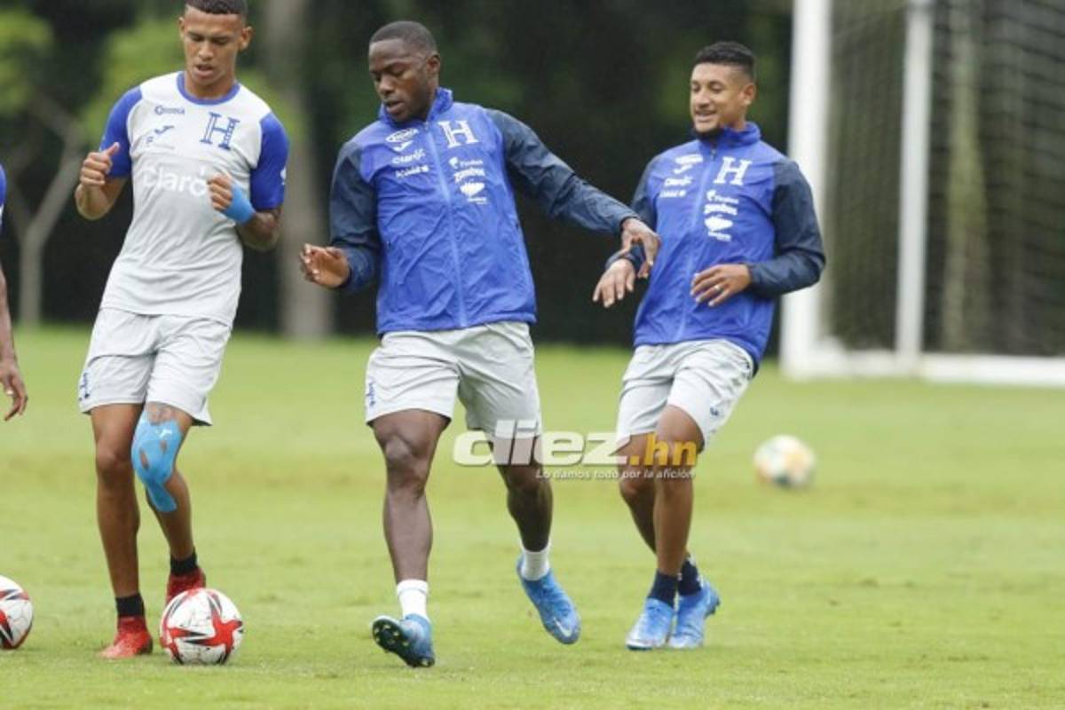 'Bolillo' Gómez recibe a viejo conocido en el entrenamiento de Honduras; el mano a mano de Elis con Choco Lozano