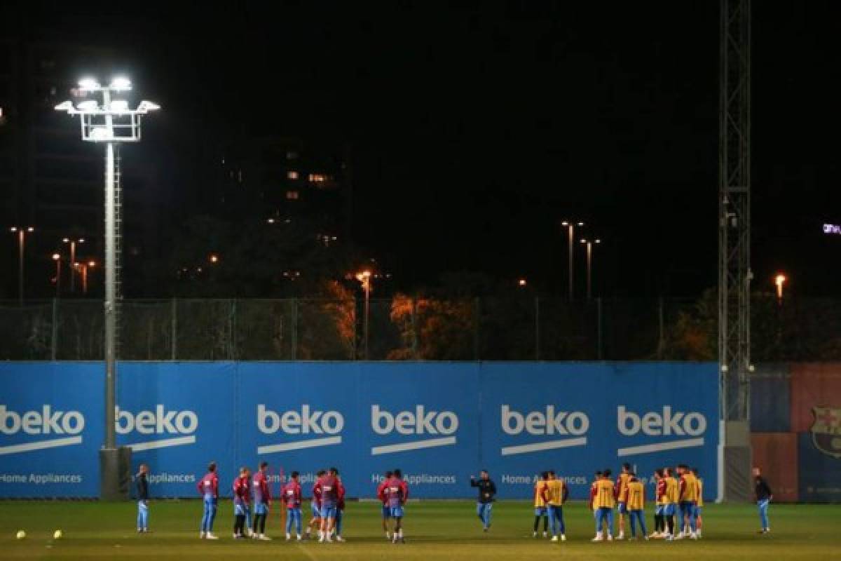 Saludo a Dani Alves, Xavi con nuevo invento y recupera la alegría: Así fue el último entrenamiento del Barcelona