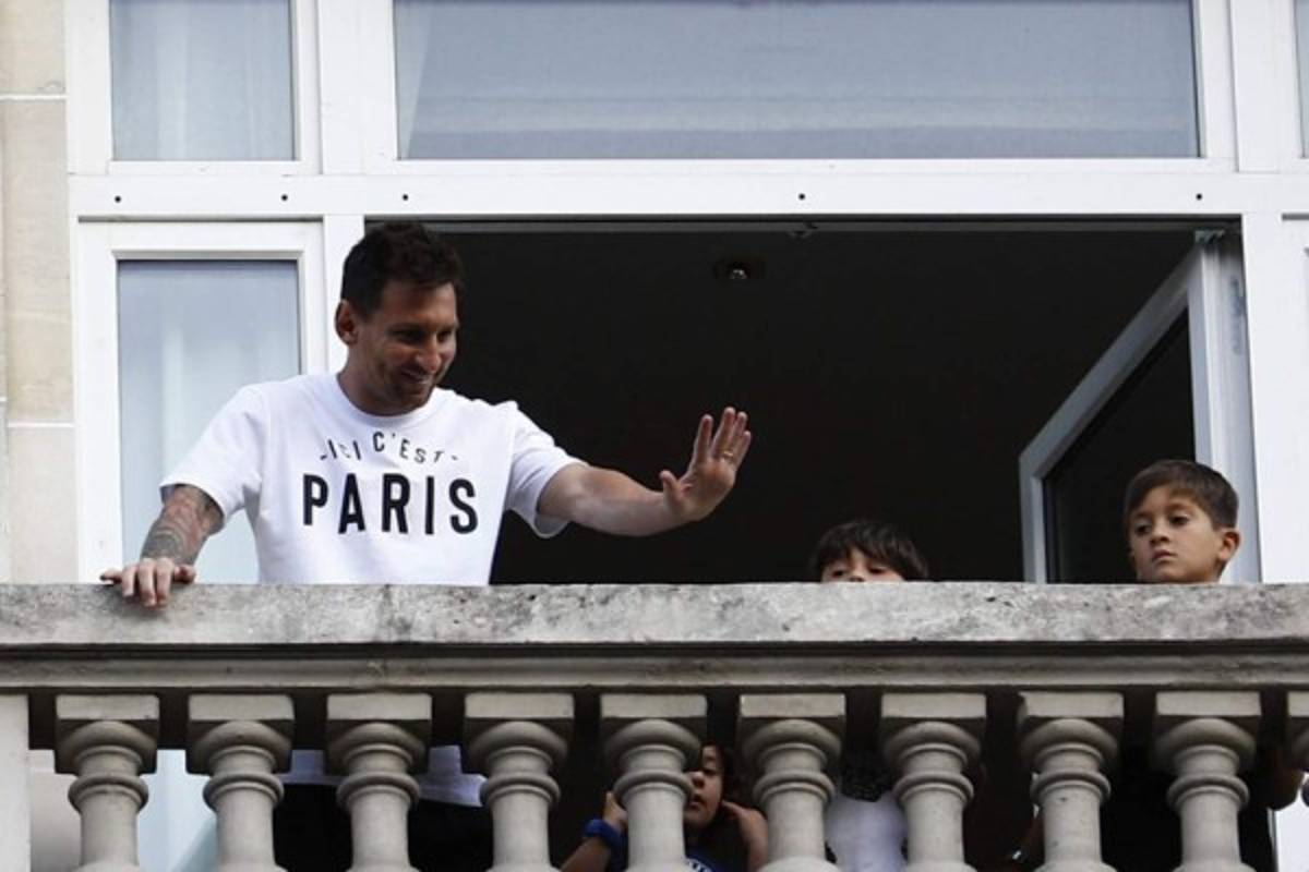 ¿El mejor trabajo del mundo? Quién es Bob, la sombra de Messi desde que llegó al PSG y que sorprendió a Keylor