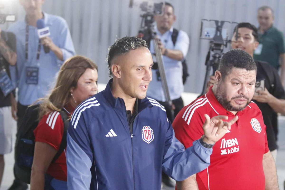 ¿Y Celso Borges? Keylor Navas, el más solicitado y Piojo aceptó selfie, bromas con periodista, así fue la llegada de Costa Rica a Honduras