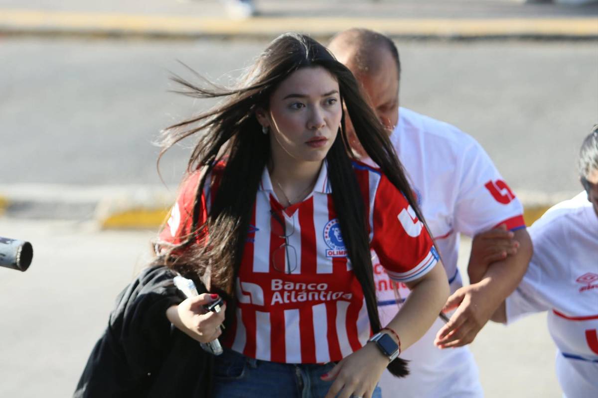 La fiesta que armó la Ultra Fiel, bellas chicas en el Chelato Uclés y el aficionado de Real España junto a los de Olimpia