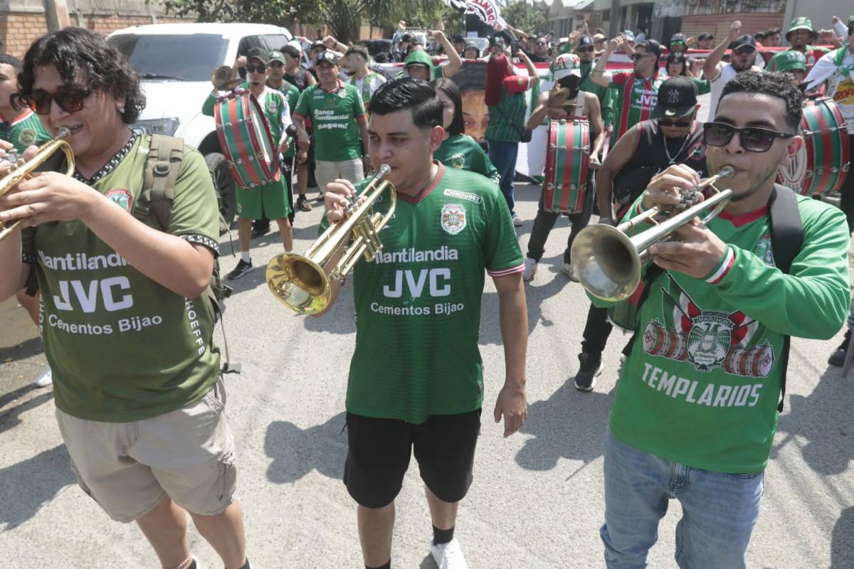 La argentina que robó miradas en el Marathón vs Olimpia: Jugador llegó con suéter entre el calor predominante y el hermoso color del ambiente