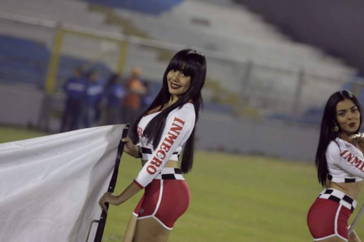 ¡Regresó la colocha! Las espectaculares mujeres que endulzan el repechaje en Honduras