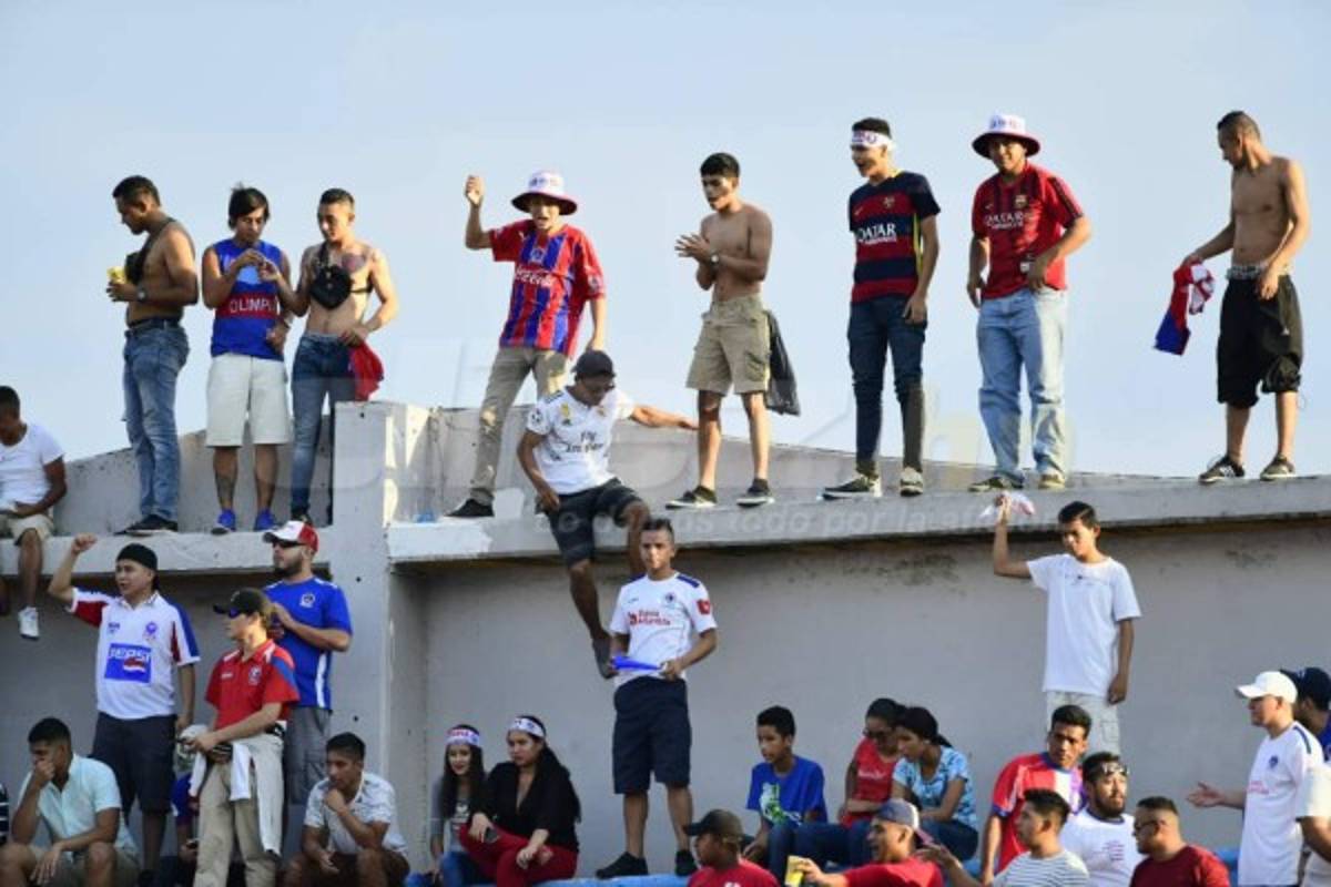 Policías y militares coparon el Olímpico; las provocaciones entre barras no pararon