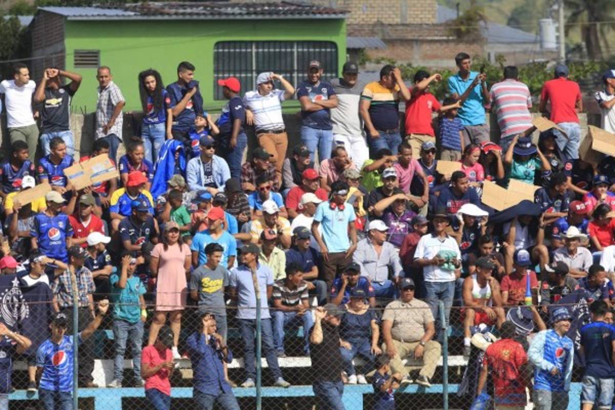 ¡Ambientazo! En Danlí se rinden ante Motagua y pintan de azul el Marcelo Tinoco