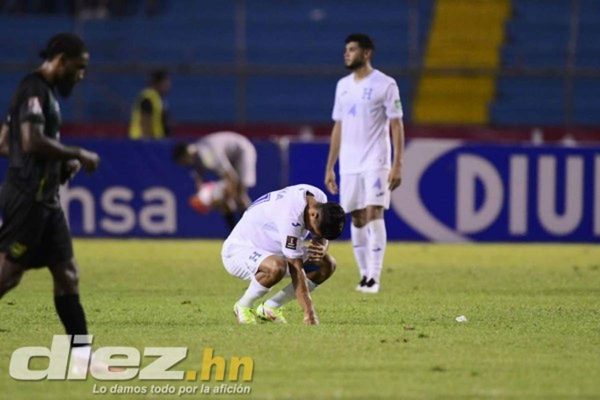 No se vio en TV: Gritos e insultos a Coito, Arriaga entre lágrimas y dolorosas imágenes de la afición