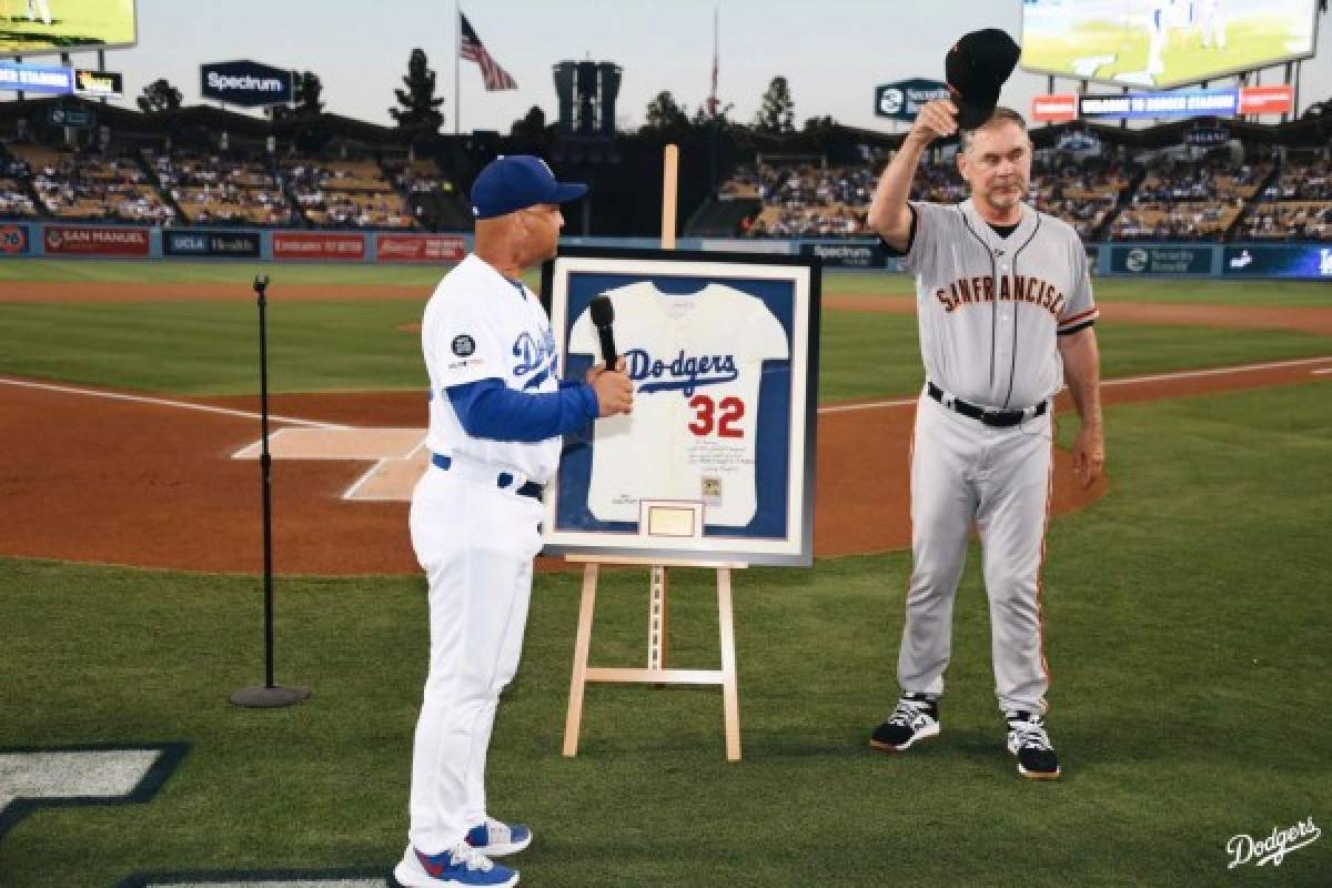 Nuevo home run y su festejo: El hondureño Mauricio Dubón brilló en el Dodger Stadium