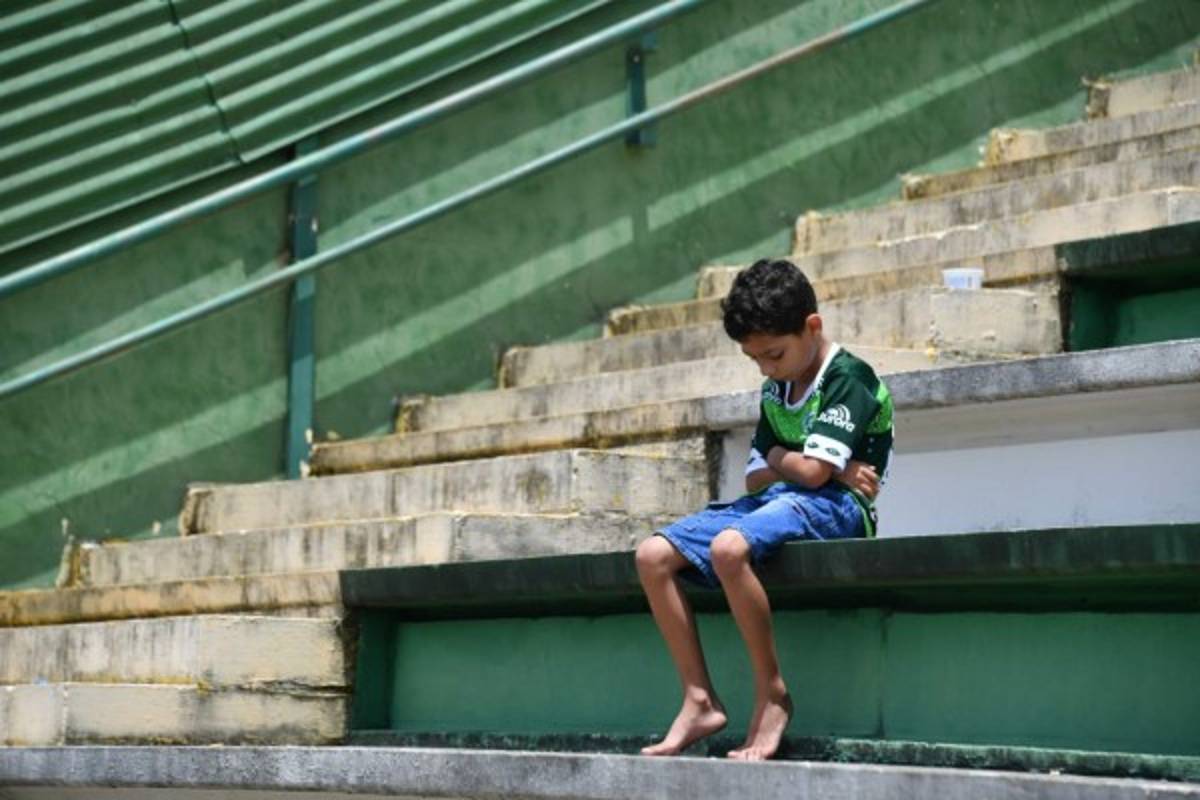 Llanto y dolor: El sufrimiento de los miles de aficionados del Chapecoense