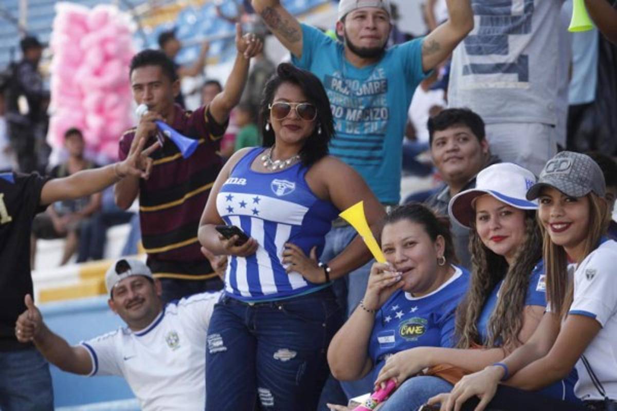 FOTOS: La belleza de Honduras no dejó sola a la Selección Nacional